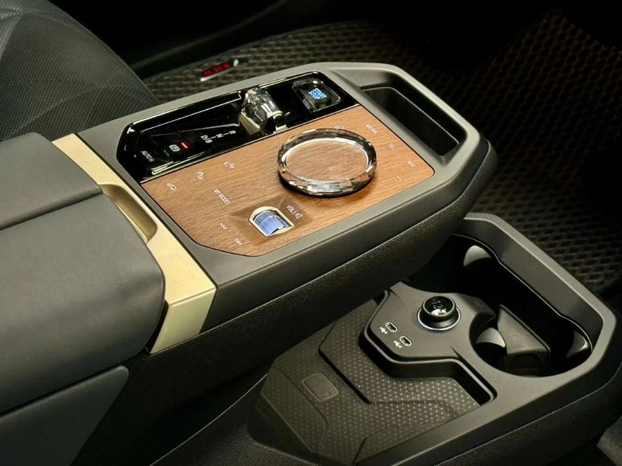 картинка BMW iX xDrive50, 2022 (I20) 4WD 523 л.с. (385 кВт) ICON - Электрокар