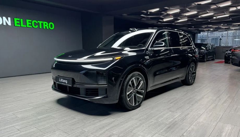 картинка Li Auto L9, 2023 1.5hyb AT (449 л.с.) 4WD black ICON - Электрокар